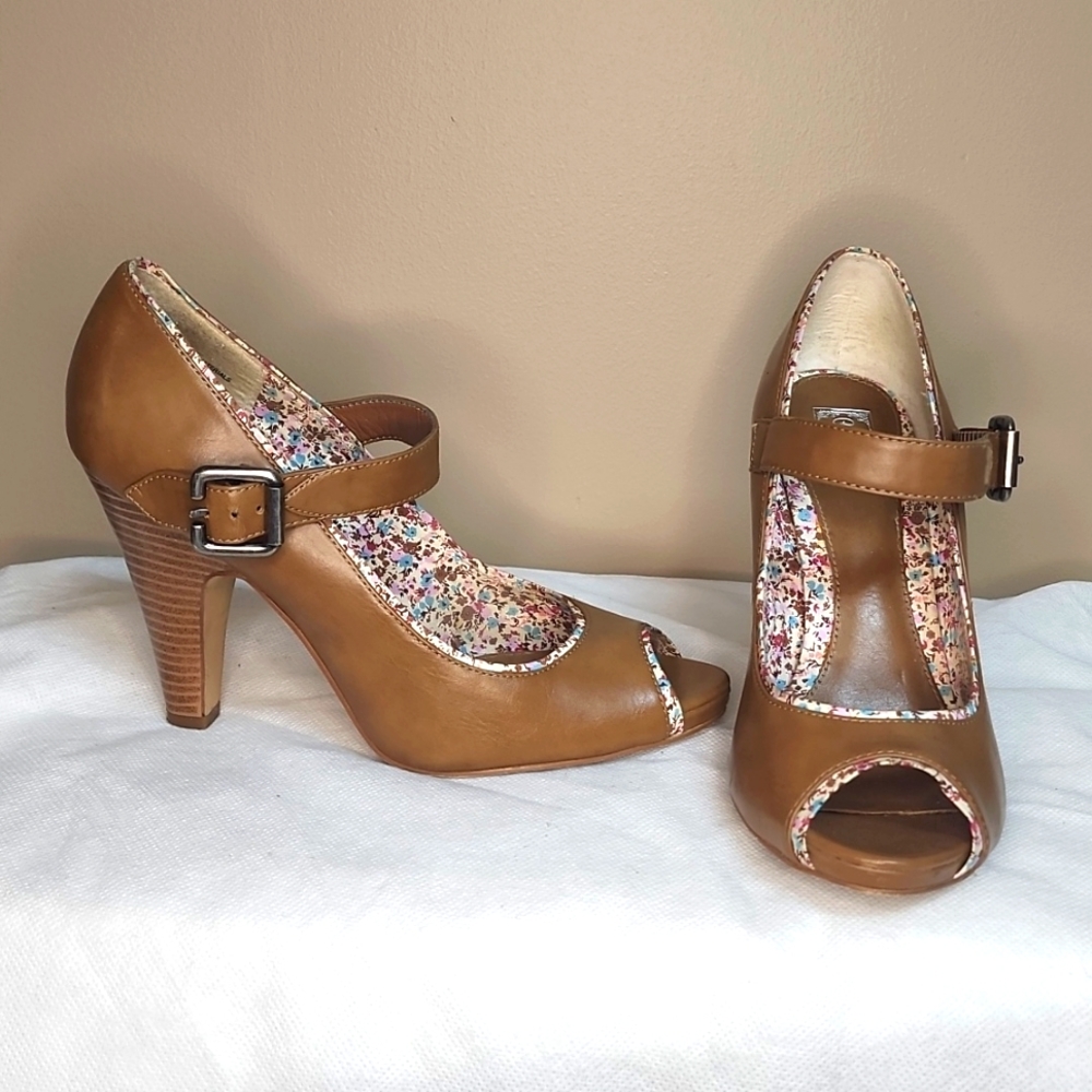 Decree Tan Heels (Sz 9)